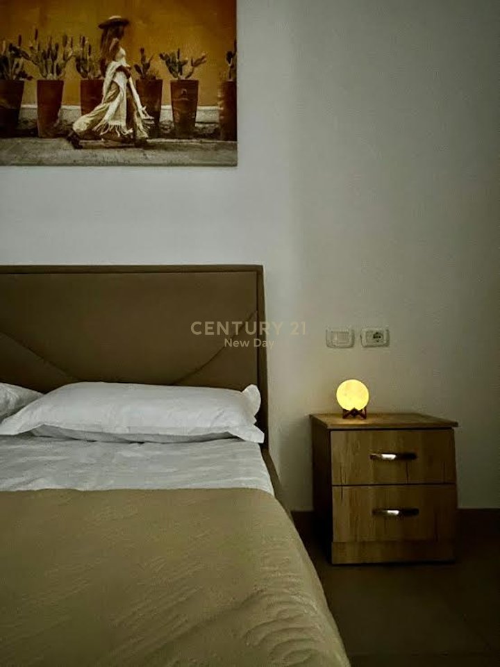 Shitet aktiviteti Booking per 4 apartamente