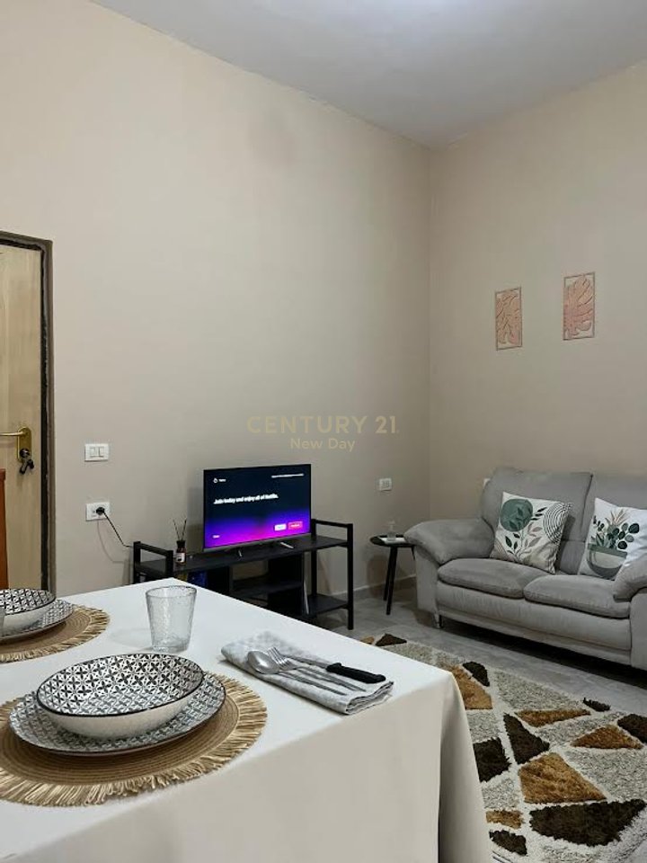 Shitet aktiviteti Booking per 4 apartamente