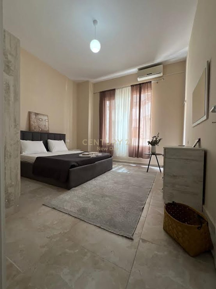 Shitet aktiviteti Booking per 4 apartamente