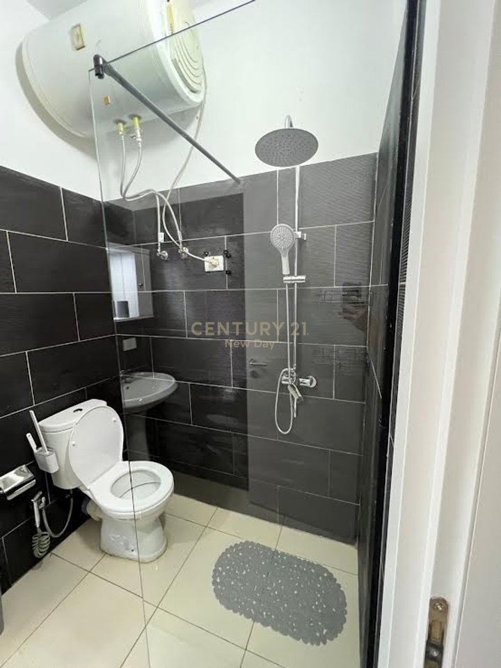 Shitet aktiviteti Booking per 4 apartamente