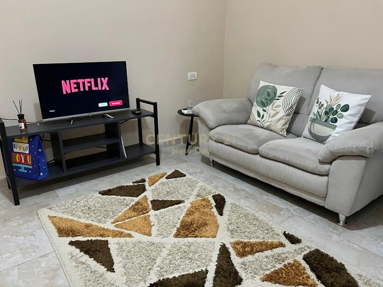 Shitet aktiviteti Booking per 4 apartamente