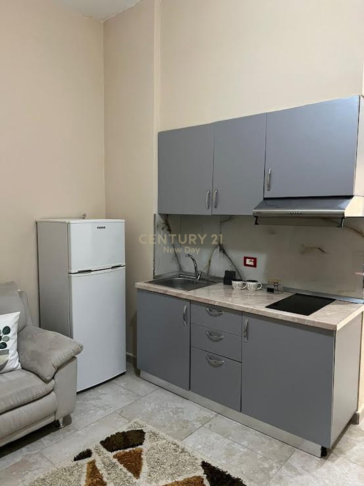 Shitet aktiviteti Booking per 4 apartamente