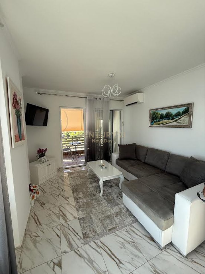 Apartament 2+1 Me Qira në Currila.