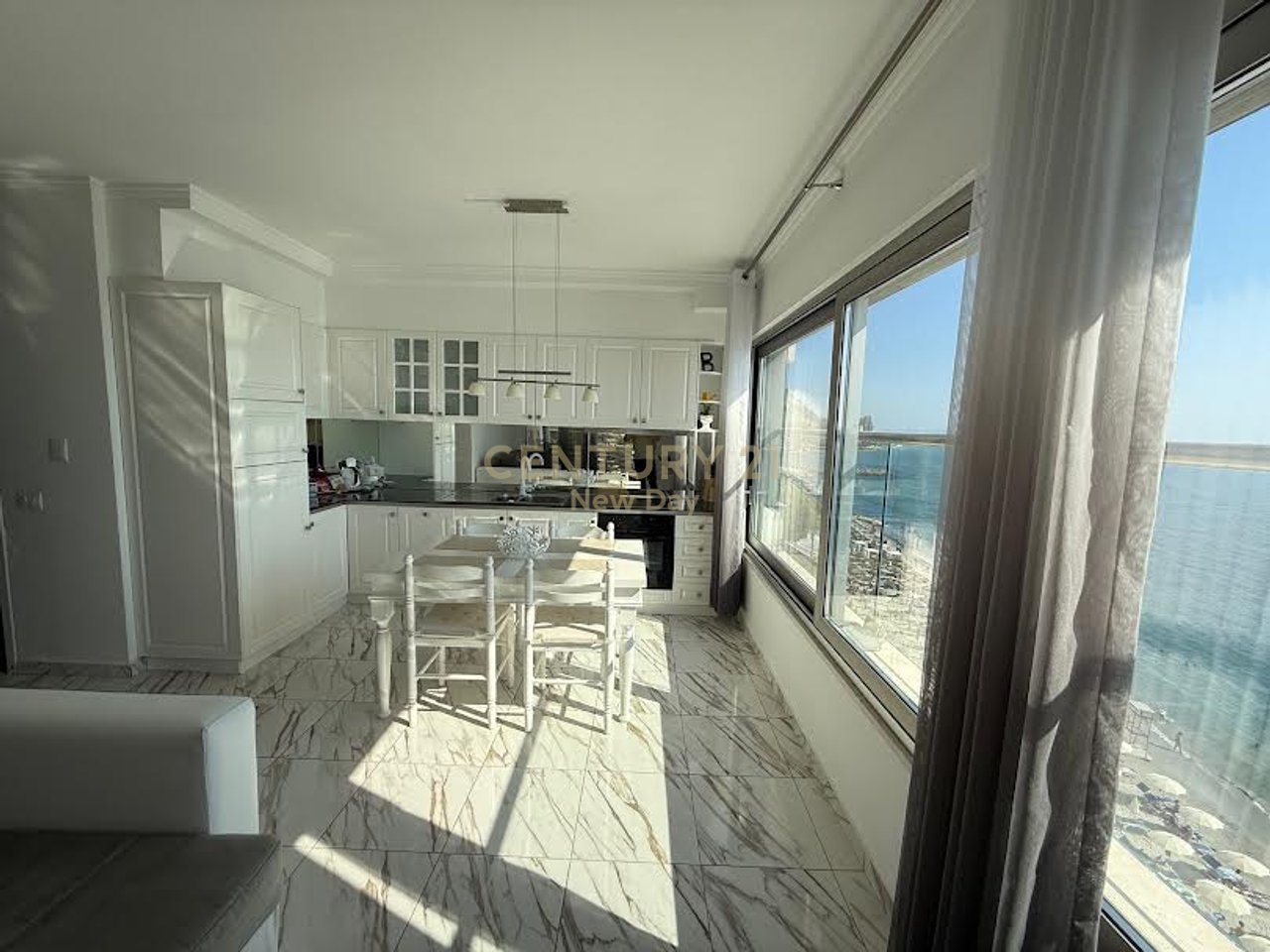 Apartament 2+1 Me Qira në Currila.