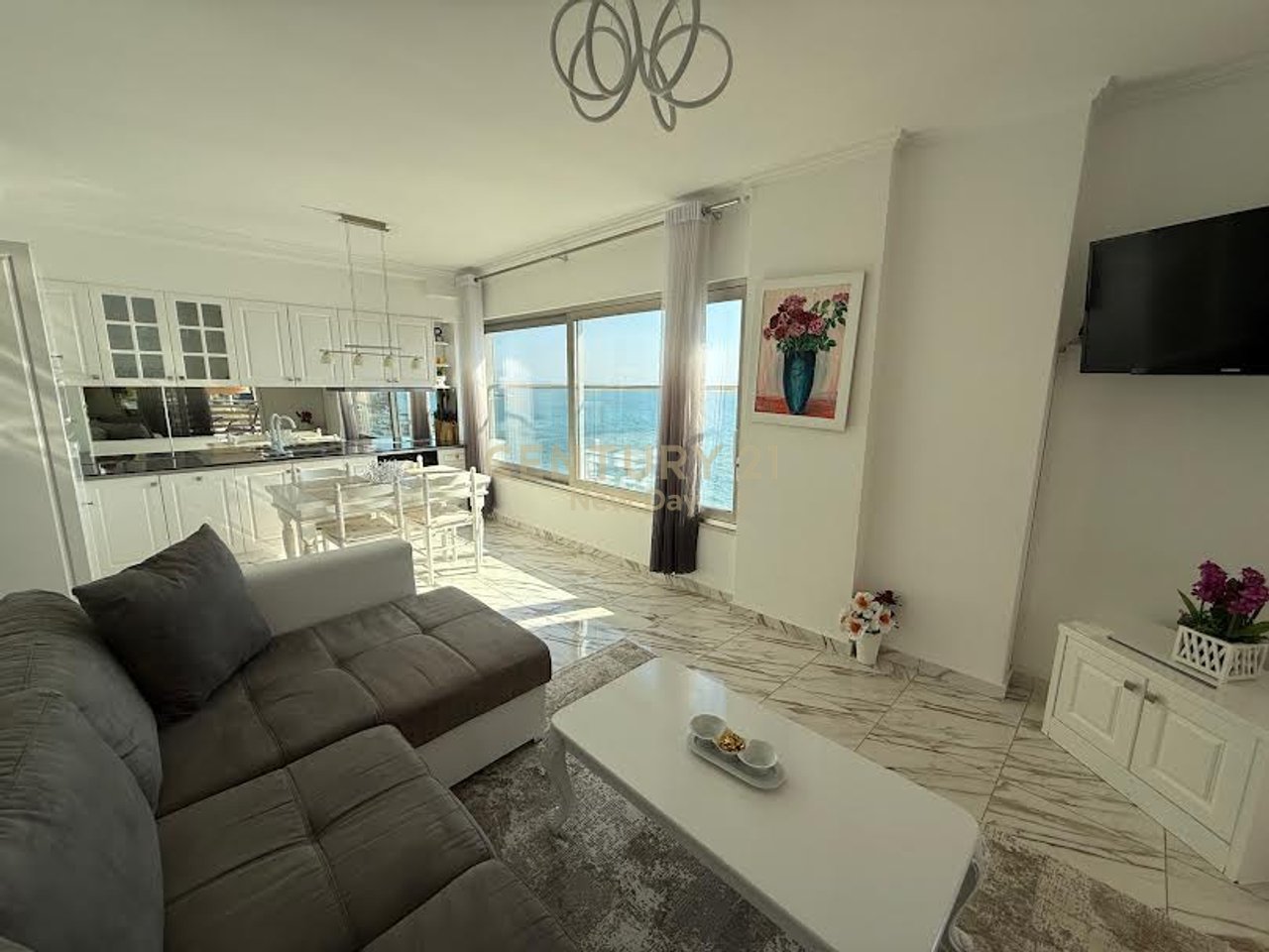 Apartament 2+1 Me Qira në Currila.