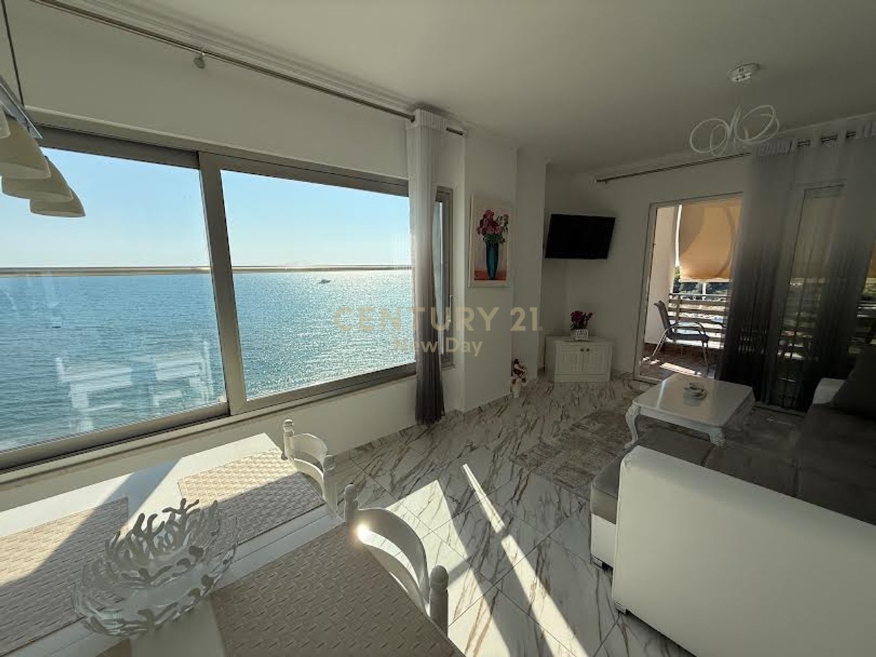 Apartament 2+1 Me Qira në Currila.