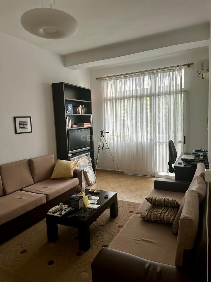 SHITET APARTAMENT 1+1 TEK RRUGA E DURRESIT!!!