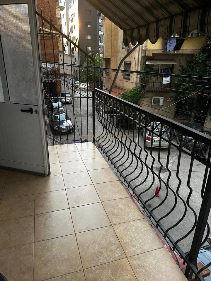 SHITET APARTAMENT 1+1 TEK RRUGA E DURRESIT!!!