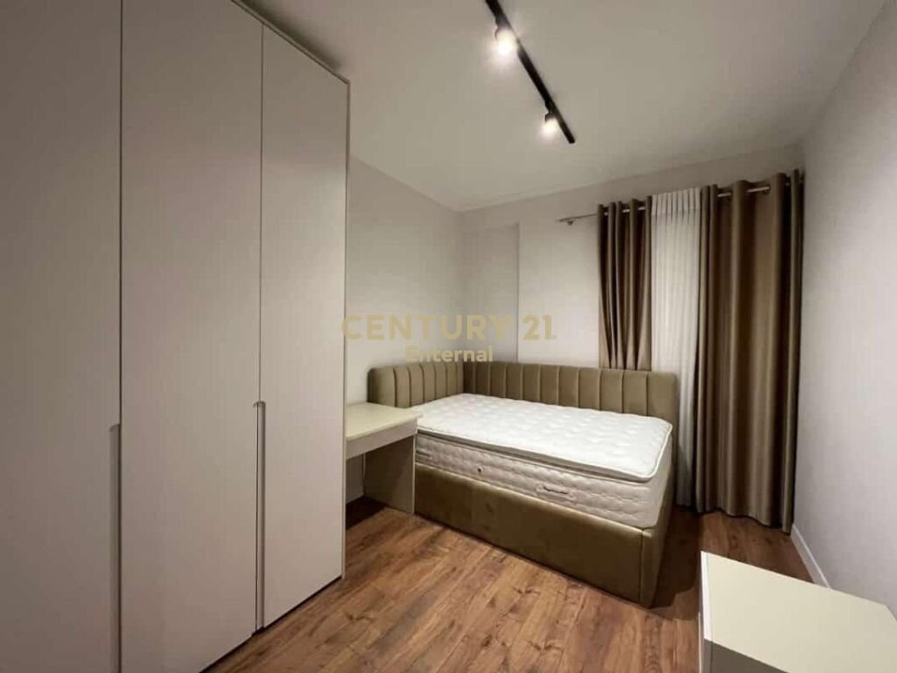 Jepet me qera apartament 2+1+2 tek Kodra e Diellit