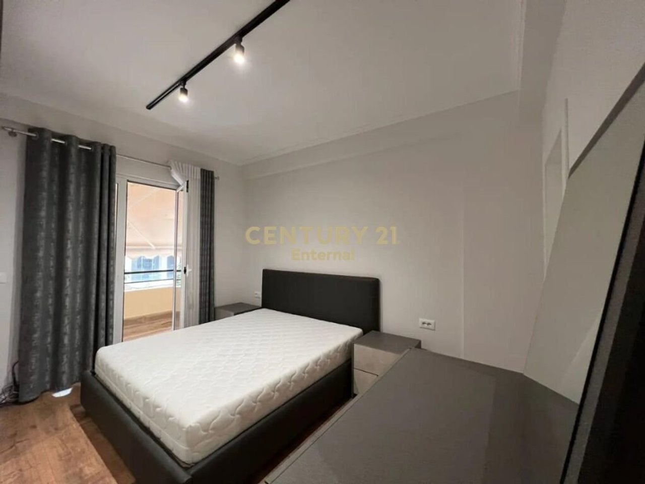 Jepet me qera apartament 2+1+2 tek Kodra e Diellit