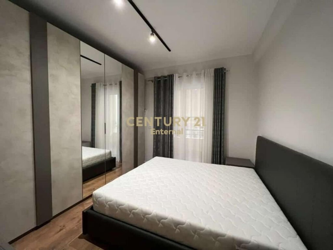 Jepet me qera apartament 2+1+2 tek Kodra e Diellit