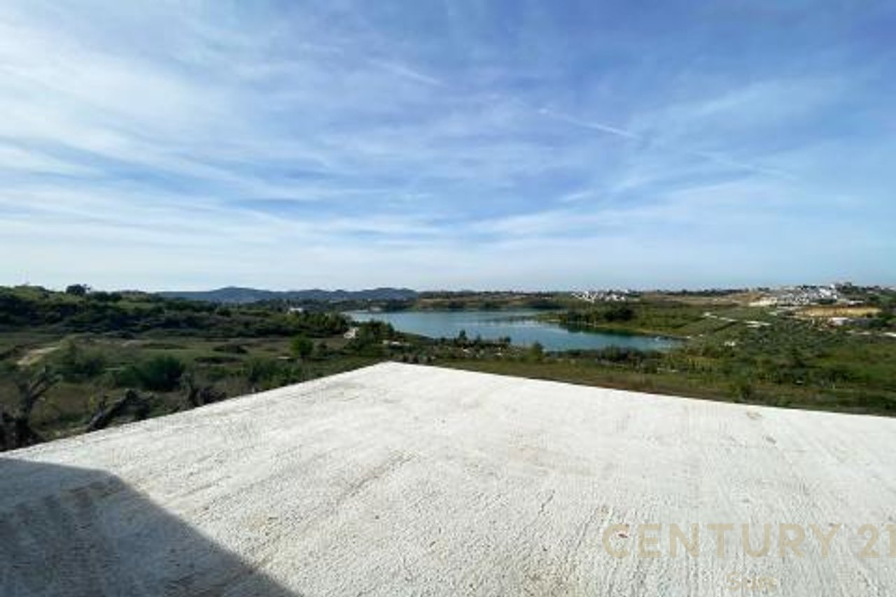 Shitet vilë B2 në liqenin e Farkës "Lakeside Residencë" !!!