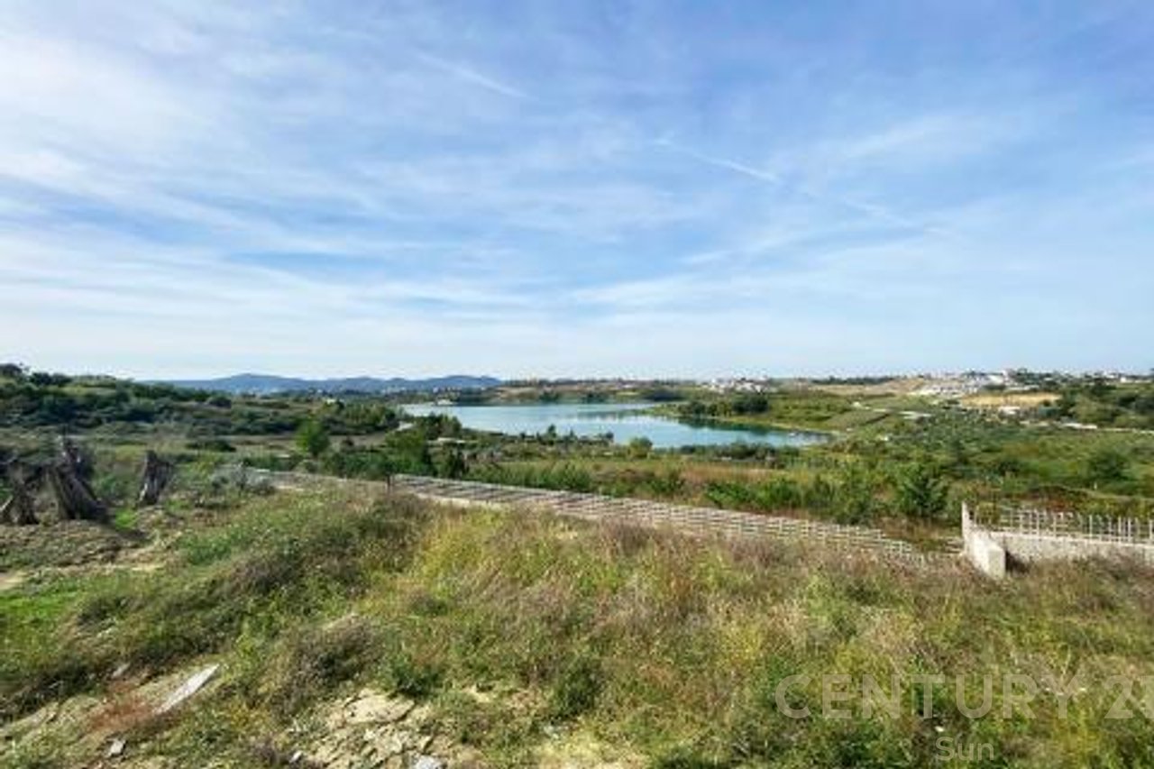 Shitet vilë B2 në liqenin e Farkës "Lakeside Residencë" !!!