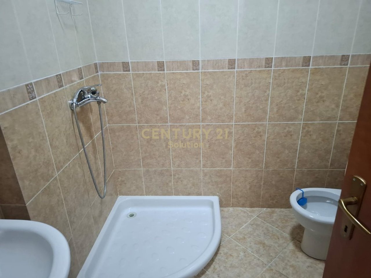 APARTAMENT 2+1+2  PER QIRA TEK MBIKALIMI I KOMUNES SE PARISIT!