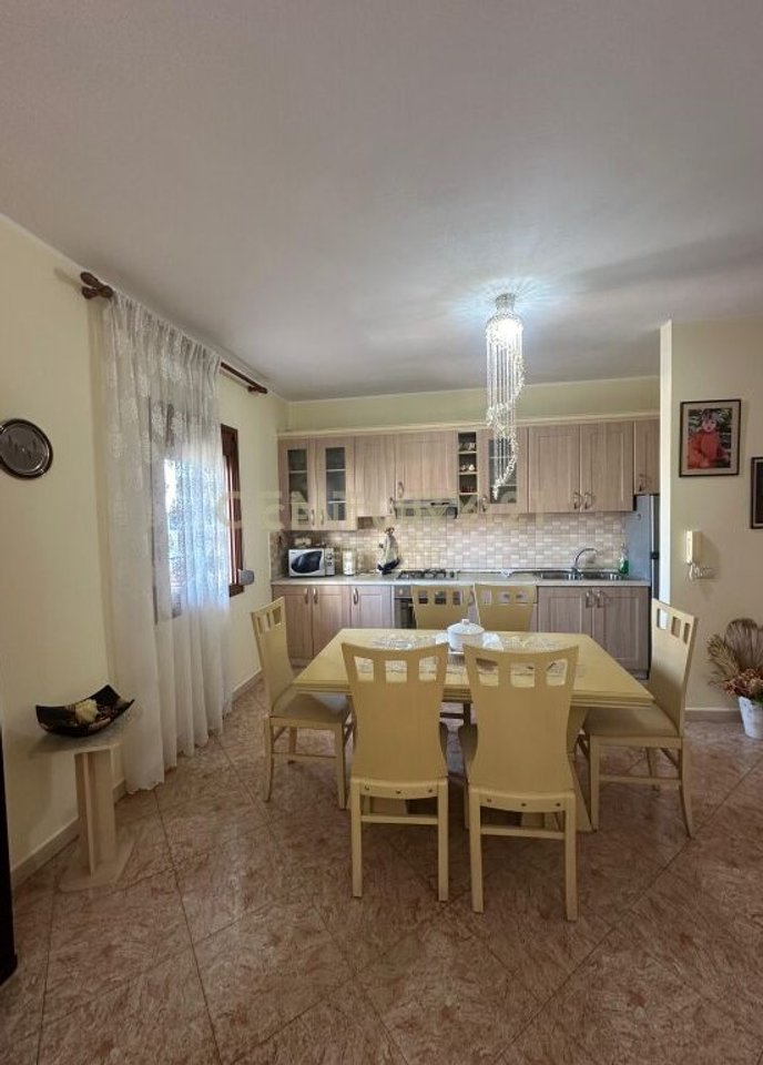 Apartment 2+1+2+garage For Rent at the Fruit and Vegetable Market, Durrës - €450 | 138 m²