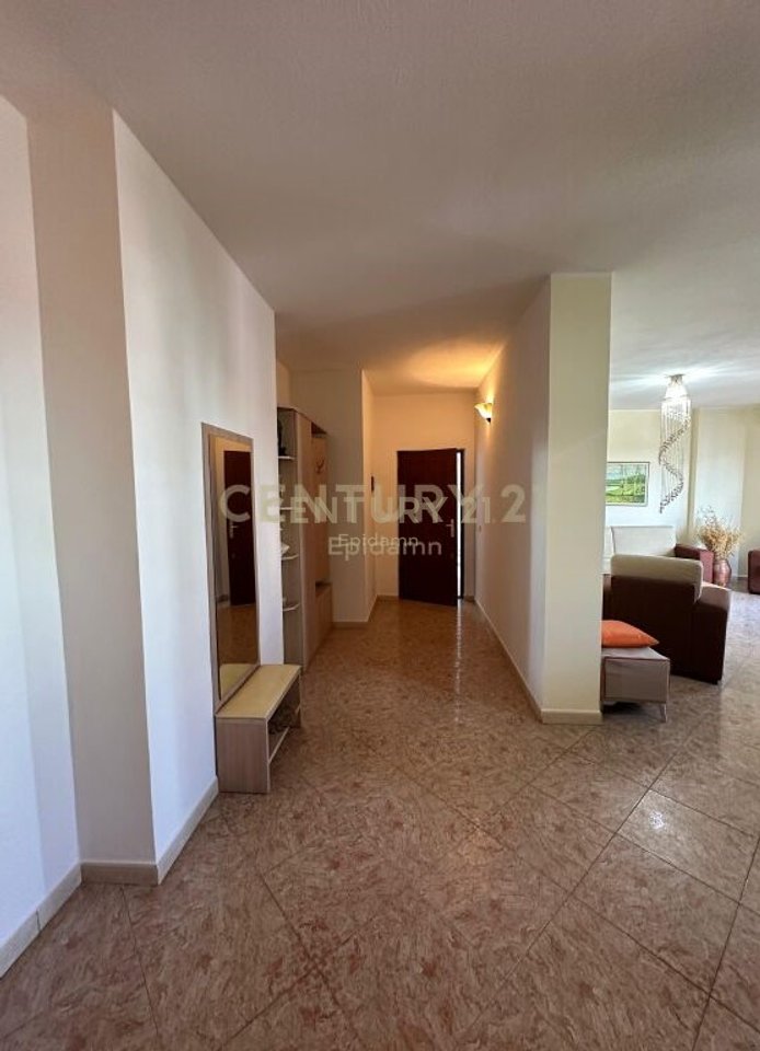 Apartment 2+1+2+garage For Rent at the Fruit and Vegetable Market, Durrës - €450 | 138 m²