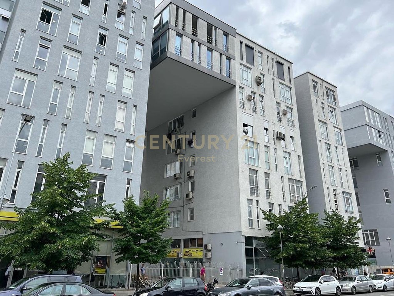 KOMUNA E PARISIT, SHITET APARTAMENT 1+1
