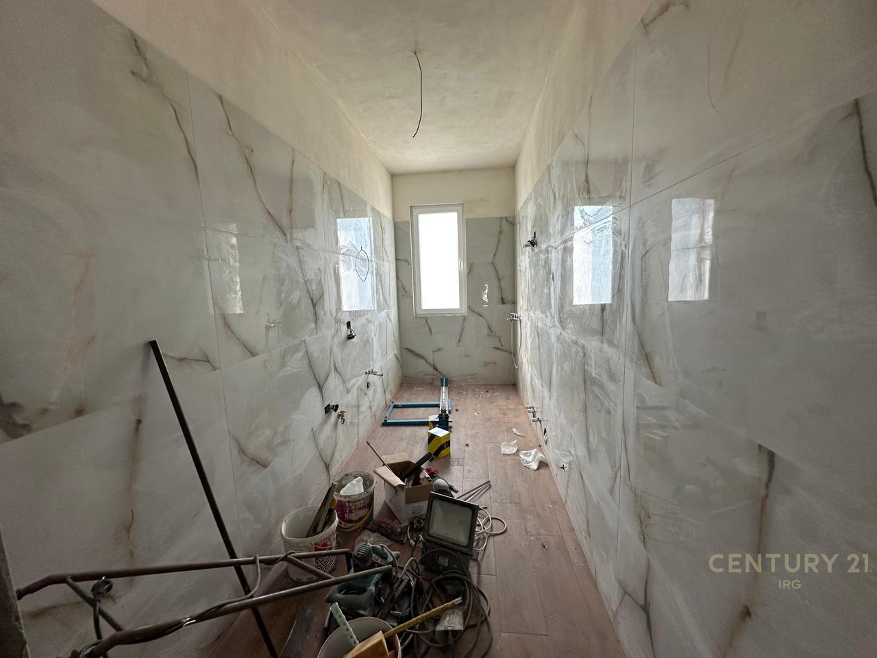 SHITET APARTAMENT 2+1 TEK BULEVARDI I RI
