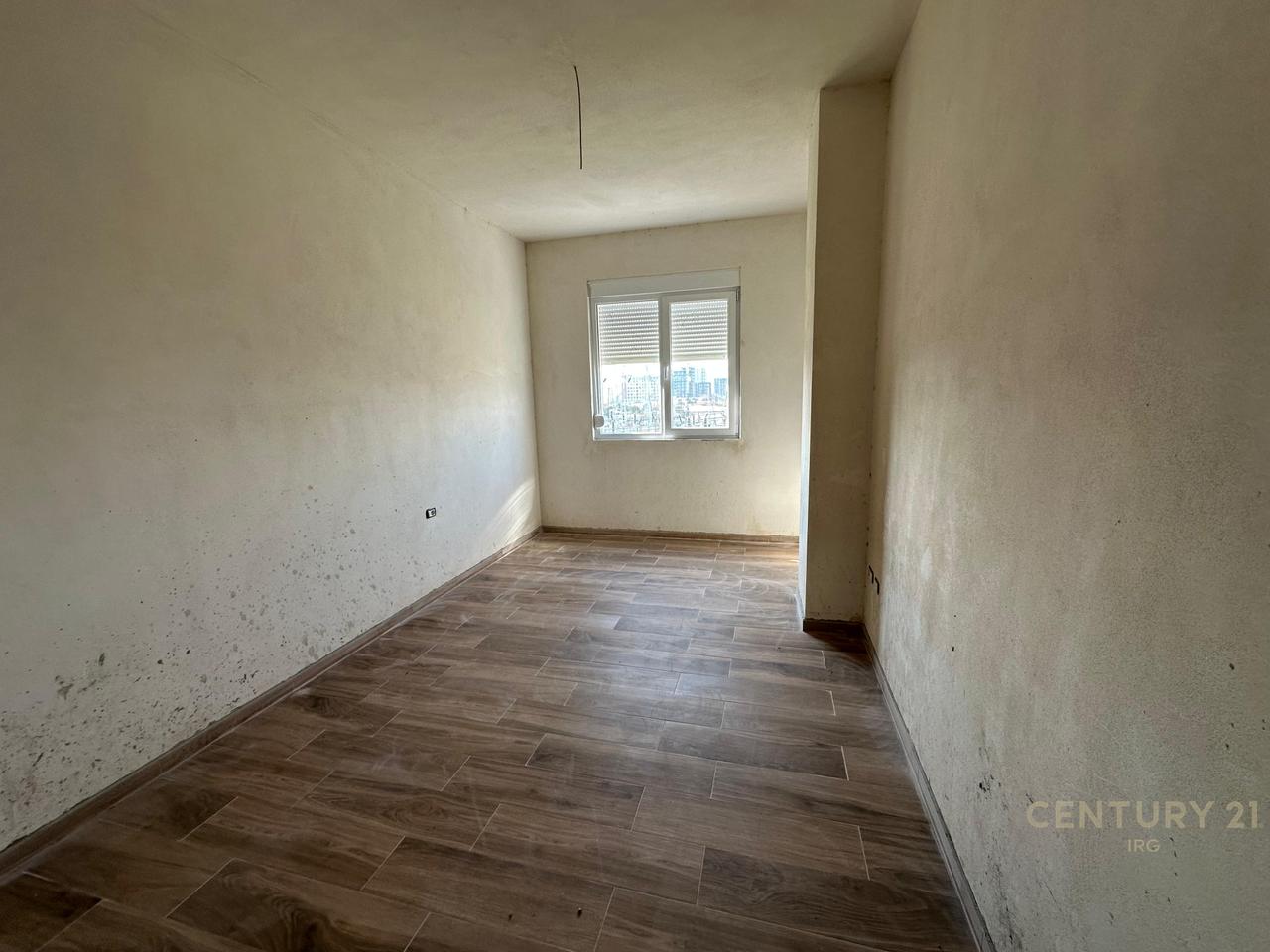 SHITET APARTAMENT 2+1 TEK BULEVARDI I RI