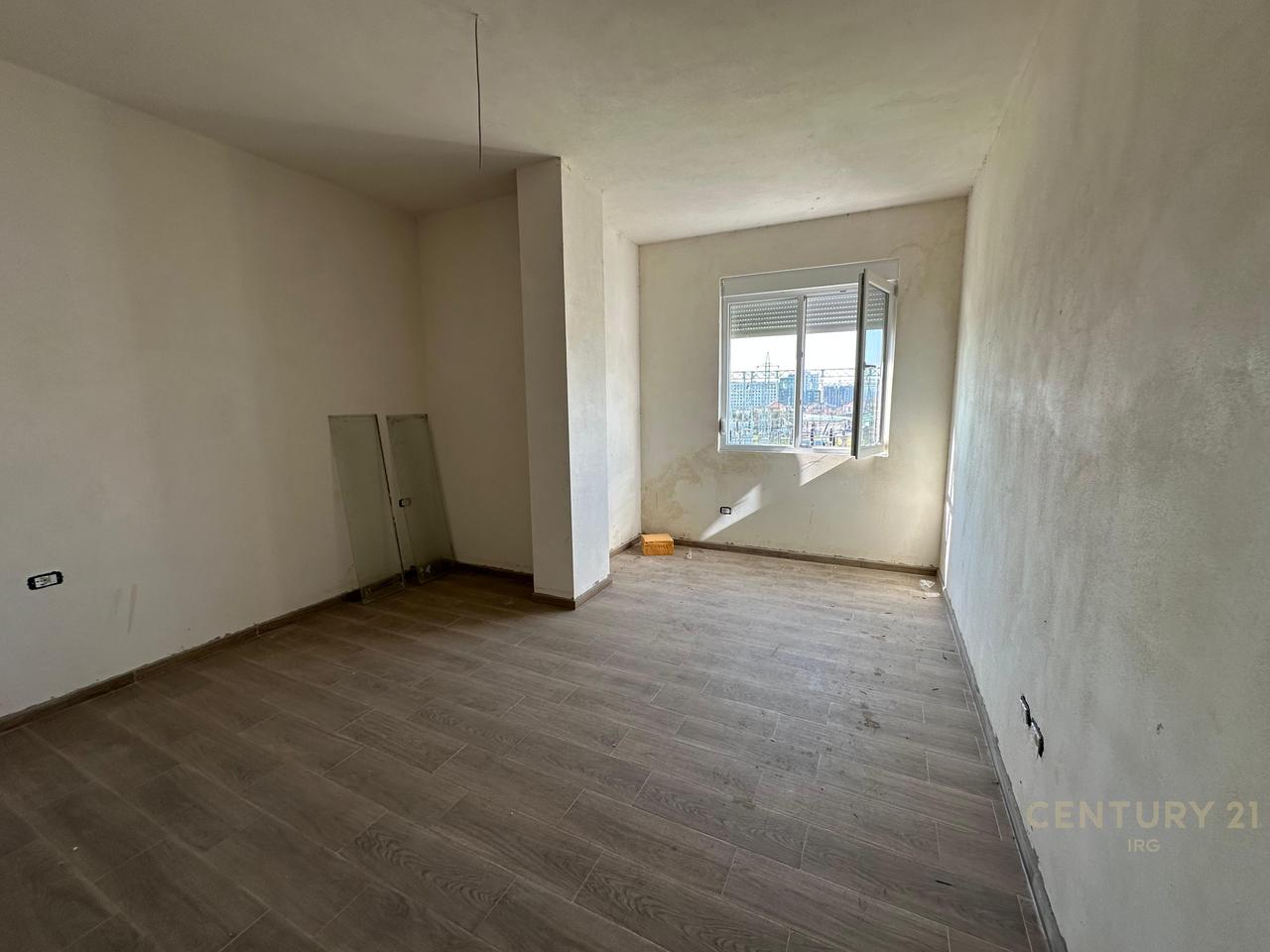 SHITET APARTAMENT 2+1 TEK BULEVARDI I RI