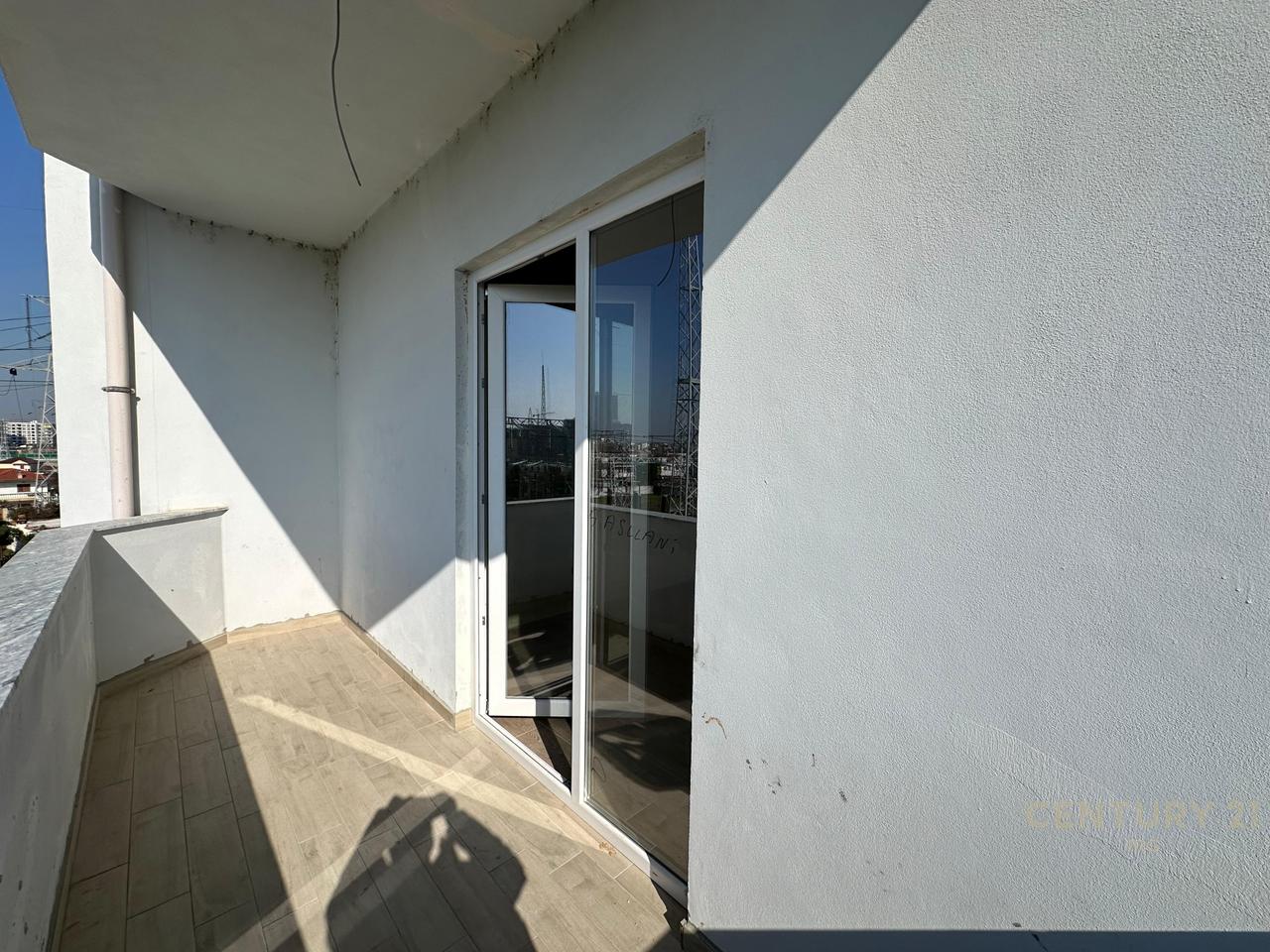 SHITET APARTAMENT 2+1 TEK BULEVARDI I RI