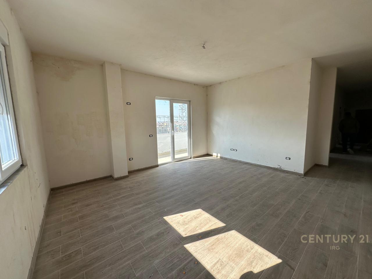 SHITET APARTAMENT 2+1 TEK BULEVARDI I RI