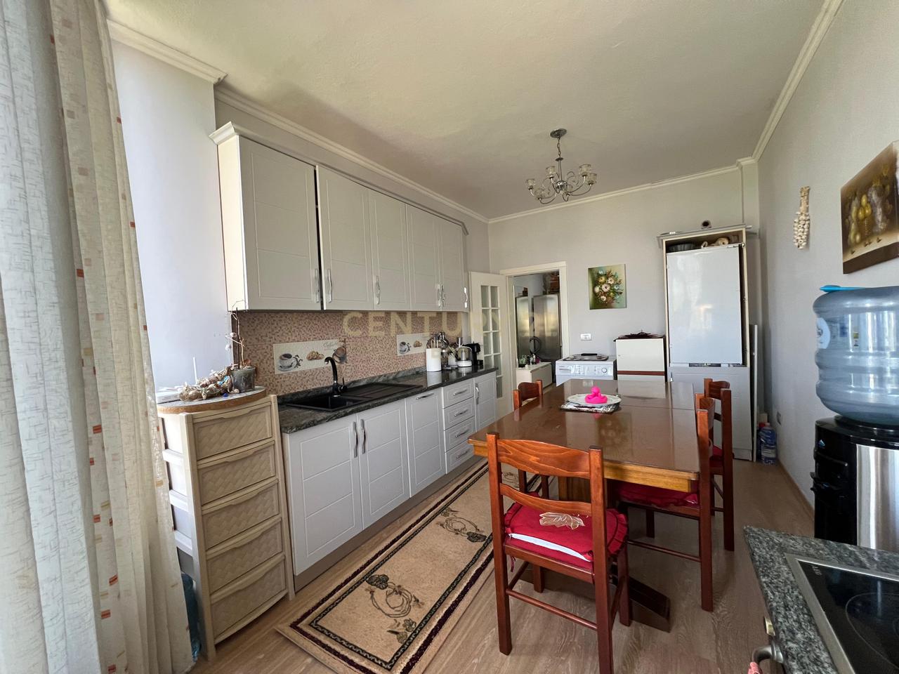Appartamento 1+1 con cucina separata in vendita, vicino a Mali Robit!