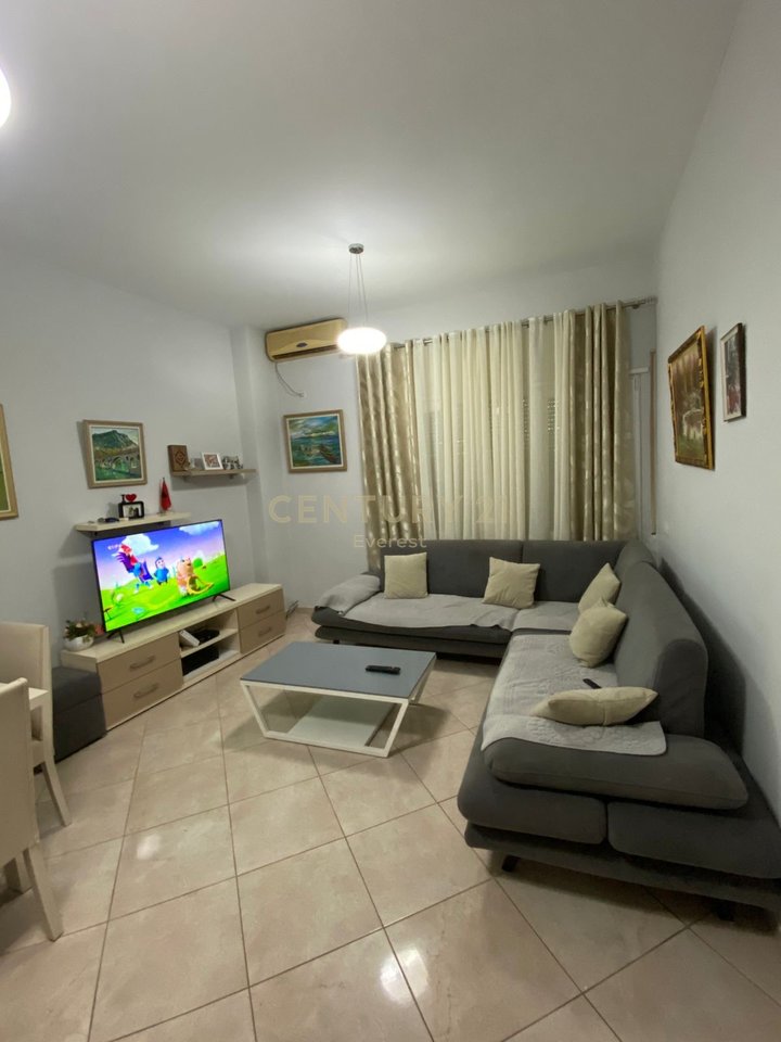 FRESKU, SHESIM APARTAMENT 2+1+2+ OBORR