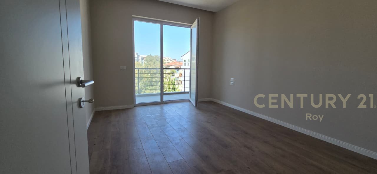 SHITET APARTAMENT 1+1 PAMJE DETI NE GOLEM ,NDERTIM I RI !