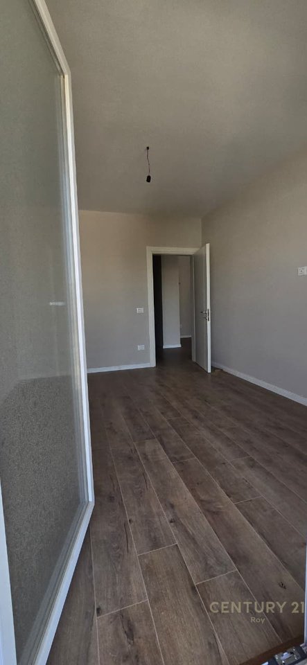 SHITET APARTAMENT 1+1 PAMJE DETI NE GOLEM ,NDERTIM I RI !