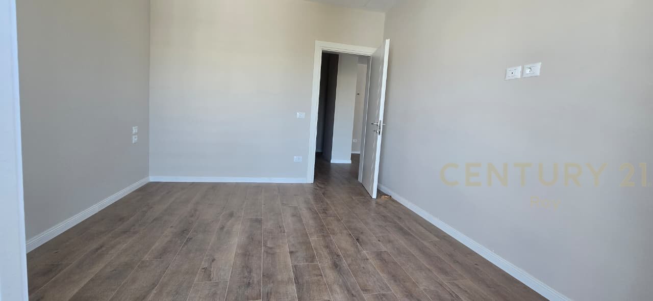 SHITET APARTAMENT 1+1 PAMJE DETI NE GOLEM ,NDERTIM I RI !