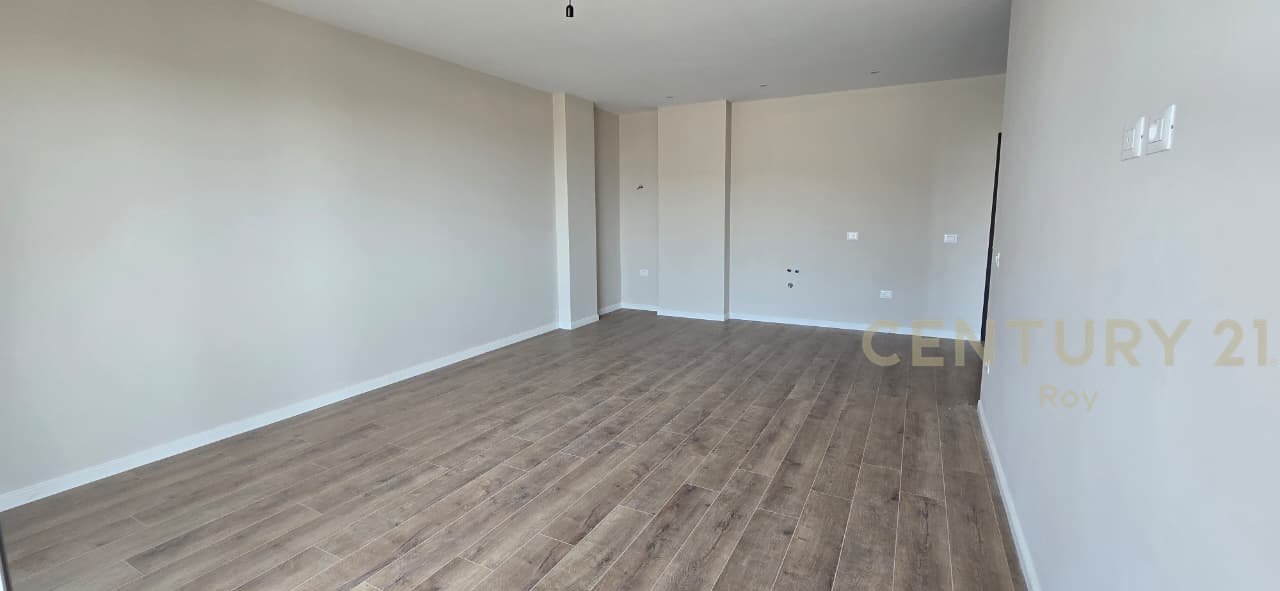 SHITET APARTAMENT 1+1 PAMJE DETI NE GOLEM ,NDERTIM I RI !