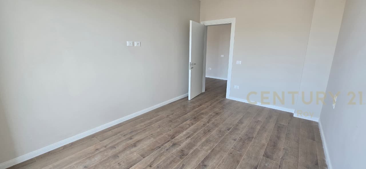 SHITET APARTAMENT 1+1 PAMJE DETI NE GOLEM ,NDERTIM I RI !