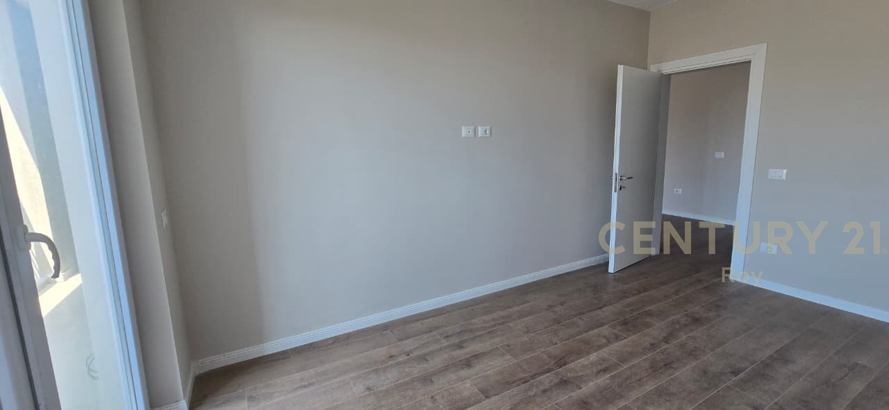 SHITET APARTAMENT 1+1 PAMJE DETI NE GOLEM ,NDERTIM I RI !