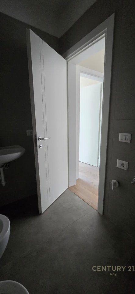 SHITET APARTAMENT 1+1 PAMJE DETI NE GOLEM ,NDERTIM I RI !
