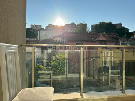 Jepet apartament 1+1 me qera ne Qendren e Durresit!