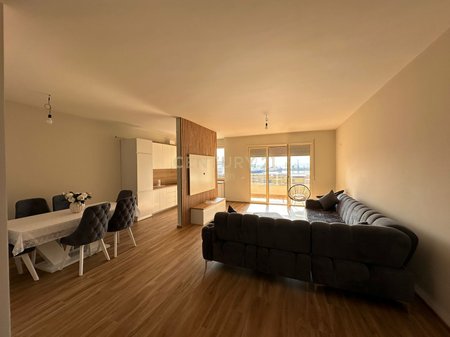 APPARTAMENTO 3+1+2 IN AFFITTO IN VIA PORTO A DURAZZO!