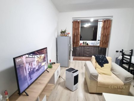Jepet apartament 1+1 ne rrugen 'Frang Bardhi,Selite