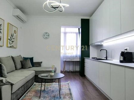 21 DHJETORI, APARTAMENT 1+1 PER QIRA
