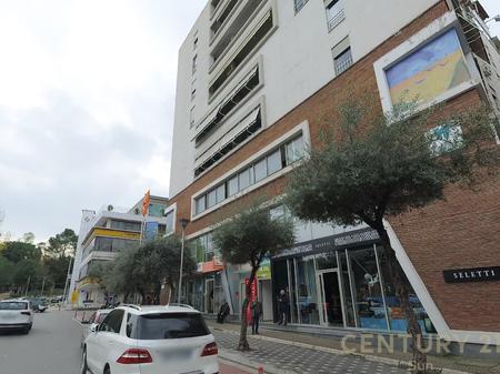 COMMERCIAL SPACE FOR SALE NEAR THE GUARD!