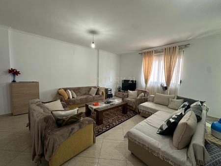 Apartament 2+1 Me Qira në Vlorë