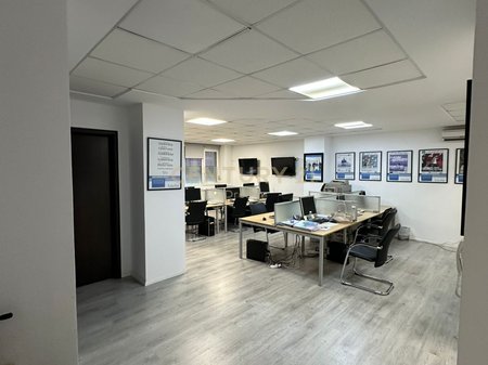 Shitet Apartament 2+1 (funksionon si zyra) Perball Juridikut !