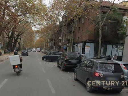 Spazio commerciale in affitto sulla strada di fronte all'ex Esposizione!