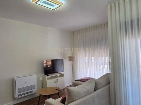 APARTAMENT 1+1 ME QIRA, PRANE SHKOLLES SE KUQE