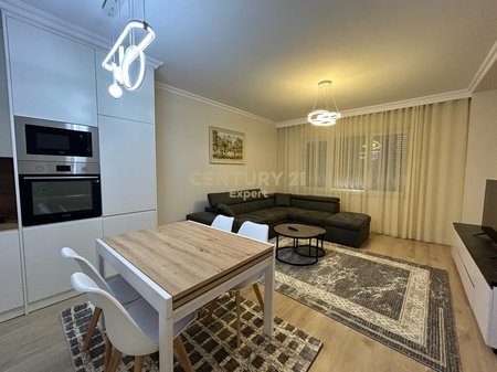 2+1+3 apartment for rent on Tefta Tashko Koco street, Pazari i Ri!