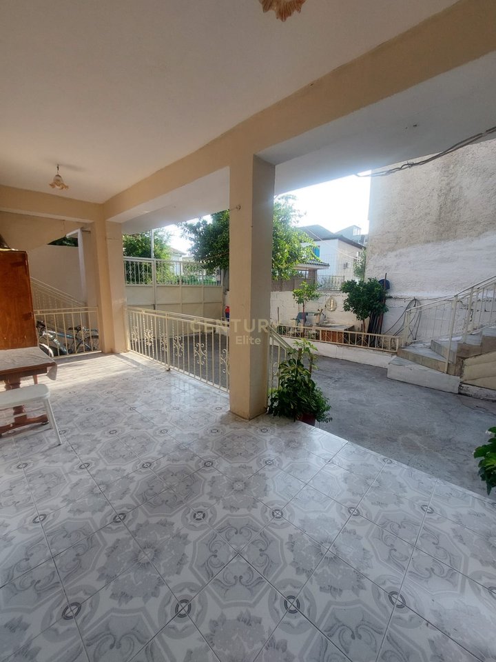 Qira, Casa Privata, Ospedale Militare