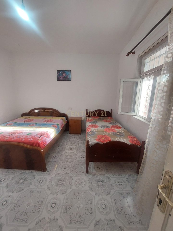 Qira, Casa Privata, Ospedale Militare