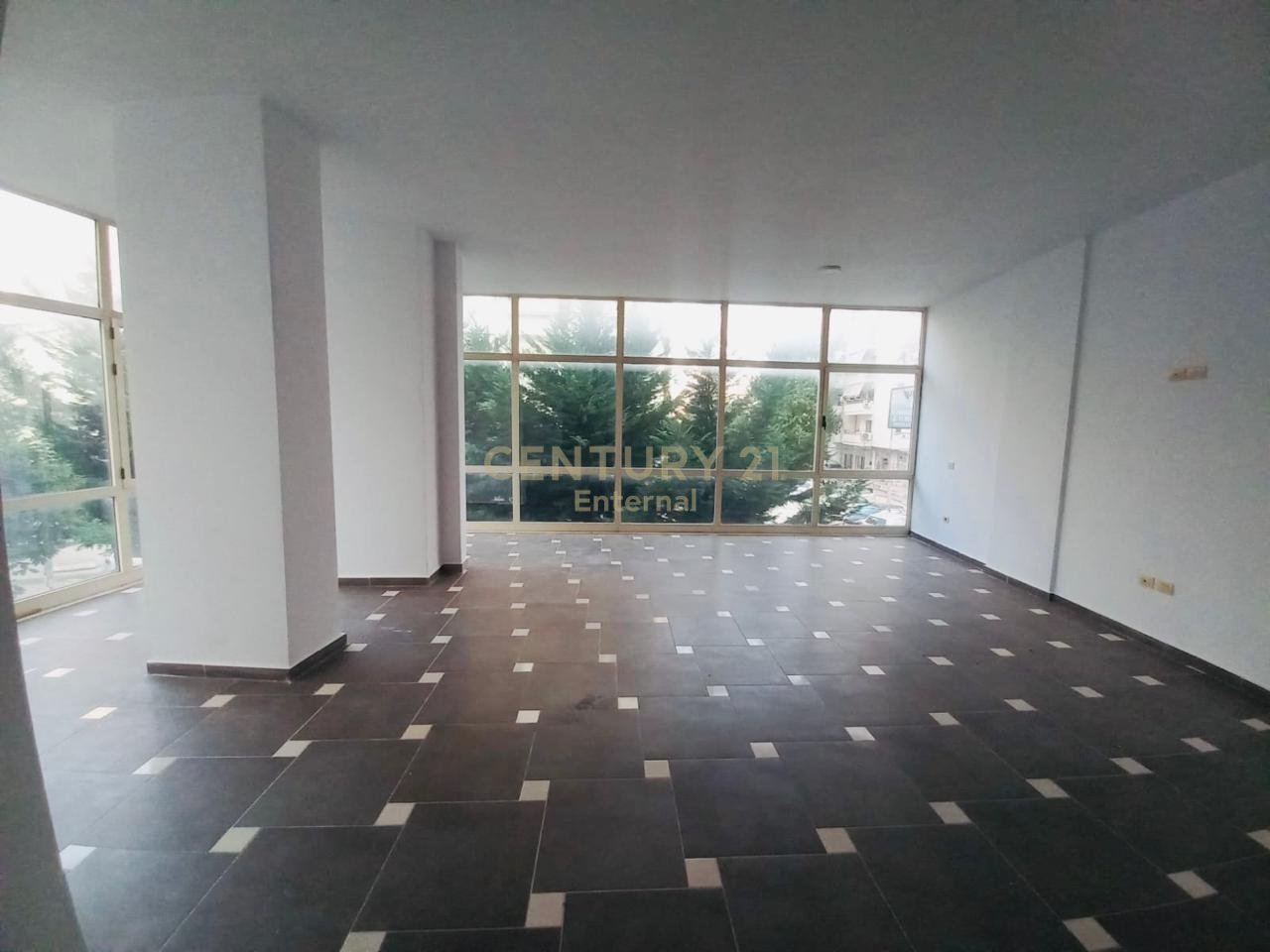 Commercial Space for Rent in Astir