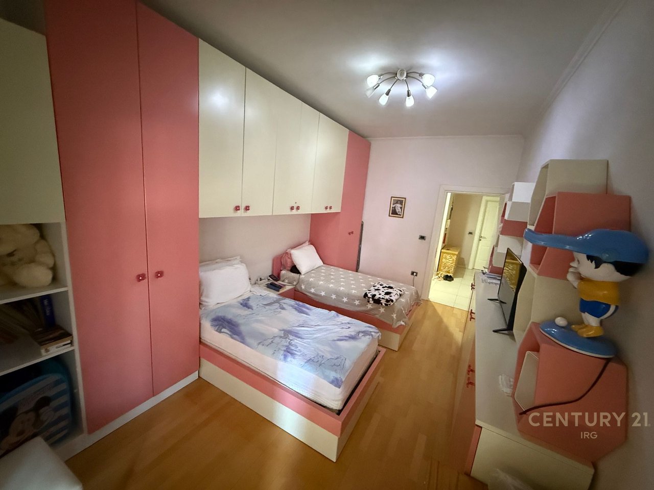 APPARTAMENTO 2+1+2 IN VENDITA, COMPLETAMENTE ARREDATO VICINO AL NUOVO OSPEDALE MATERNITÀ!