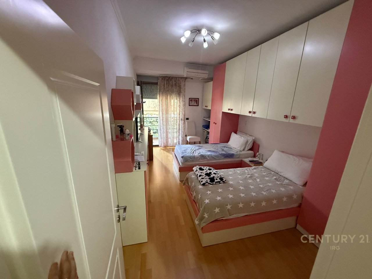 APPARTAMENTO 2+1+2 IN VENDITA, COMPLETAMENTE ARREDATO VICINO AL NUOVO OSPEDALE MATERNITÀ!